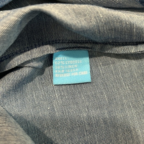 J.McLaughlin Lightweight Denim Blue Sleeveless Womens Top Size Small  Button Up - Picture 4 of 8